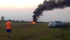 Se prendió fuego un avión hidrante que combatía incendios en Corrientes cuando era reabastecido