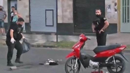 Joven escapaba en moto de la policía, chocó contra un patrullero y murió