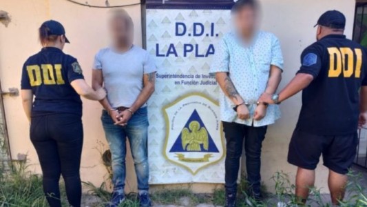 Alquileres falsos y un líder que operaba desde la cárcel: cayó una banda que estafaba turistas