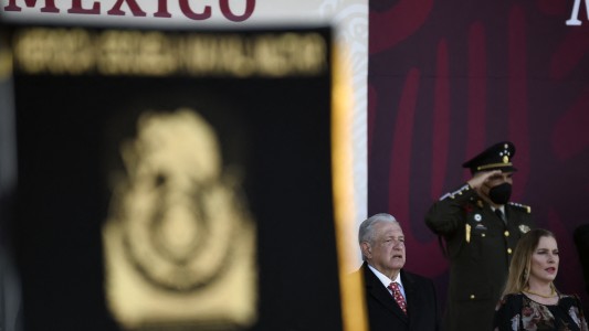 "No están solos", dice presidente de México a periodistas que protestaron por muertes de colegas