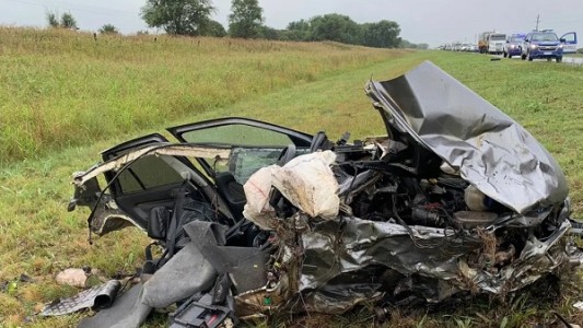 Rutas trágicas: una mujer murió en un terrible choque frontal