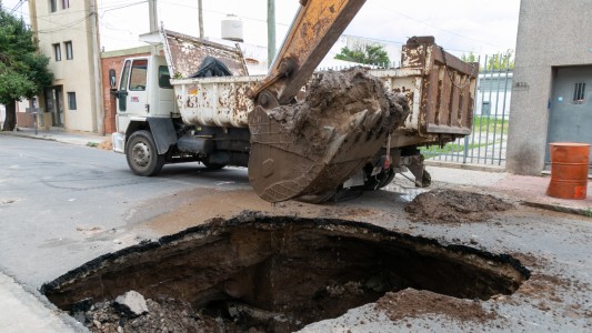Ya se repara el pozo de la calle Soldado Ruiz