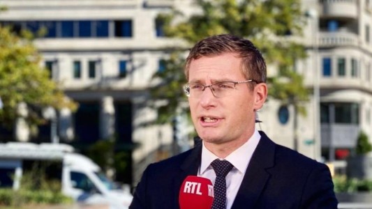 Un periodista se hizo viral por informar sobre la invasión de Rusia en Ucrania en seis idiomas