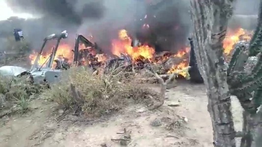 Video: el momento en el que se estrella un helicóptero militar en Venezuela