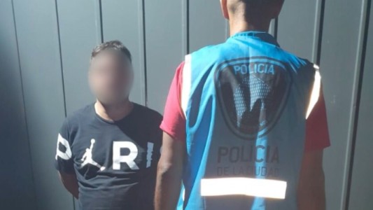 Detienen a un barra de Boca por robos y estafas