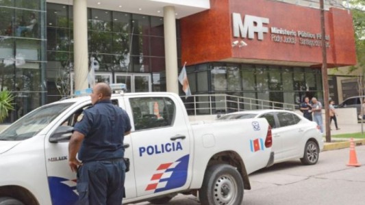 Un hombre quiso llevarse a una nena de 3 años con la excusa de comprarle caramelos: la rescató su tío