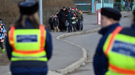 Al menos medio millón de personas huyeron de Ucrania hacia países vecinos