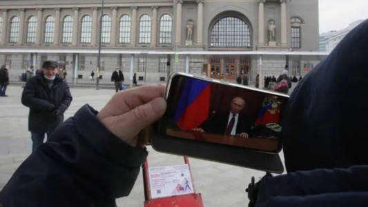 "Por la guerra en Ucrania", YouTube bloqueó a los medios rusos RT y Sputnik en Europa