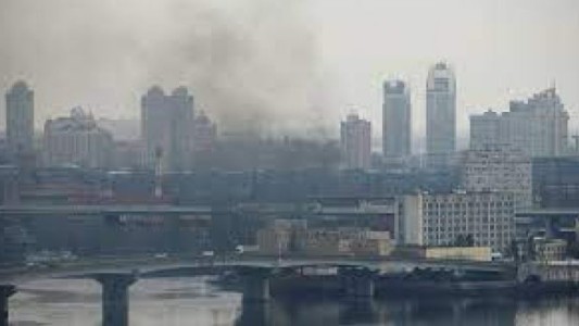 Reportan grandes explosiones en Kiev: la población podría quedarse sin calefacción por haber estallado un gasoducto