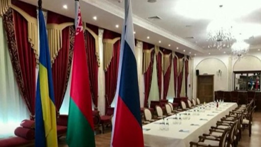 Rusia y Ucrania retoman el diálogo mientras siguen los combates