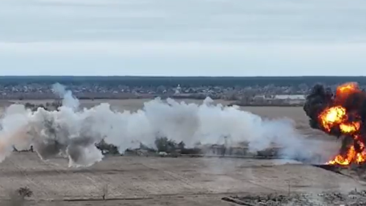 Militares ucranianos derribaron un helicóptero ruso que quiso invadir su país