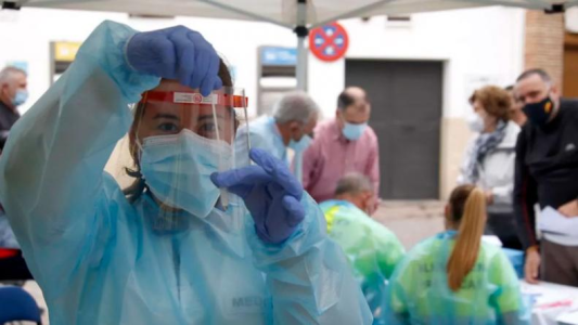 La baja en los contagios de Covid-19 avizoran el fin de la pandemia