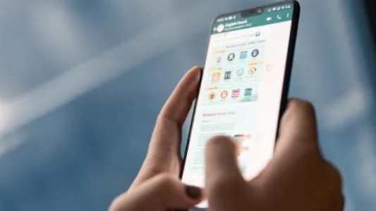 Revisó el celular de su hijo de 15 años y descubrió que tenía sexo con una docente