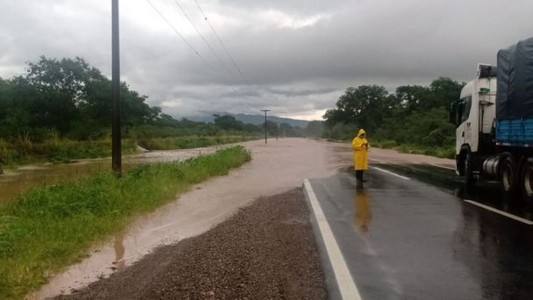 Desborde de ríos, familias evacuadas y corte en la ruta 34 por fuertes lluvias en Jujuy