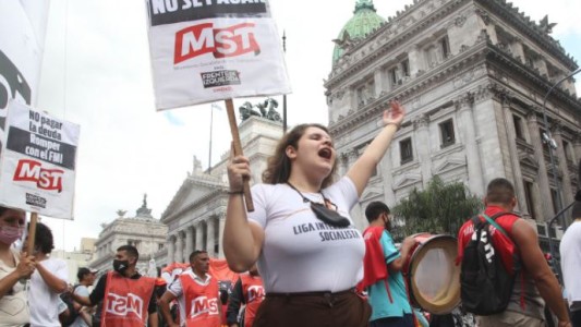 La izquierda vuelve a movilizar al Congreso en repudio al acuerdo con el FMI