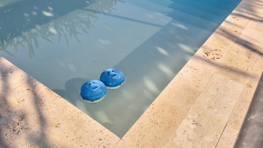 ¿Porqué es importante mantener el agua de la pileta todo el año?