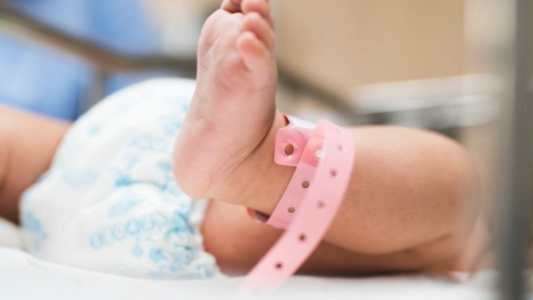 Santa Fe: separaron a once bebés de sus padres por “riesgo de vida”