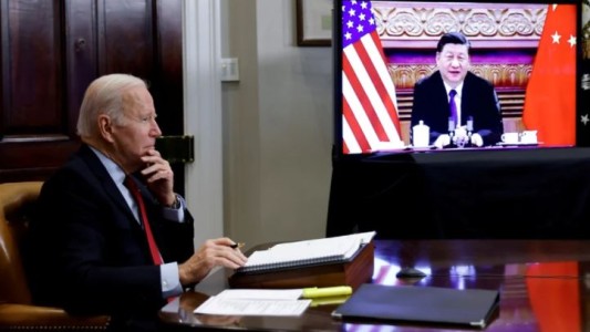 Invasión rusa a Ucrania: Xi Jinping le dijo a Joe Biden que "una guerra no beneficia a nadie"