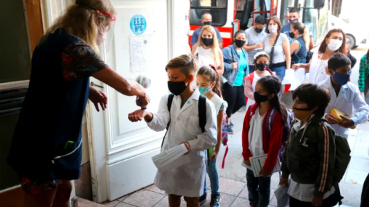 La Ciudad anuncia el fin del uso de los barbijos en las escuelas
