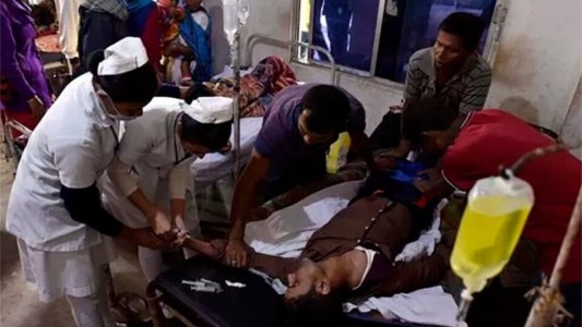 Al menos 18 personas murieron tras consumir alcohol adulterado en la India