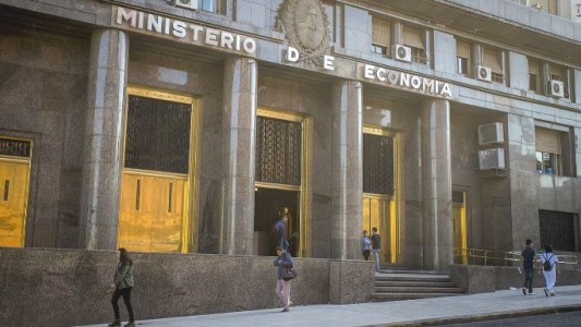 Se cuadriplicó el déficit público en febrero y pone en riesgo el acuerdo con el FMI