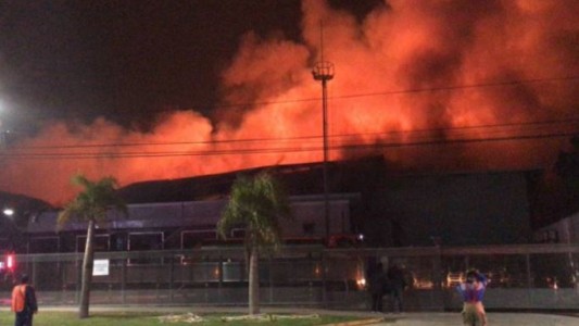 Devastador incendio en un depósito de San Fernando