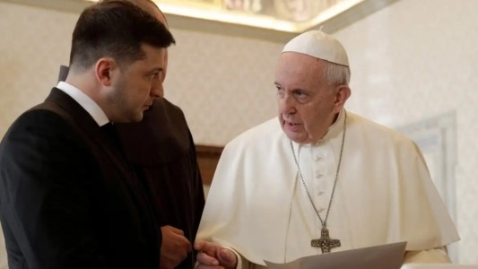 Zelenski habló con el Papa y lo invitó a ser mediador con Rusia