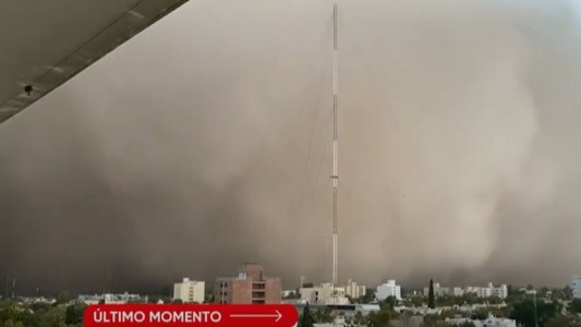 "Alerta ciclón": un temporal de viento generó una enorme nube de polvo en San Juan