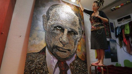 "La cara de la guerra": la artista ucraniana que hizo un retrato de Putin con 5.000 cartuchos de bala