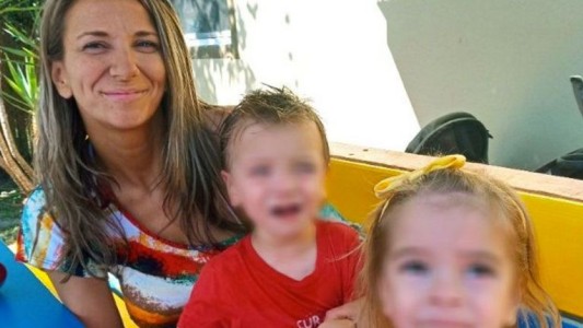 Hallaron muerta a una mujer junto a sus dos hijos gemelos de 3 años