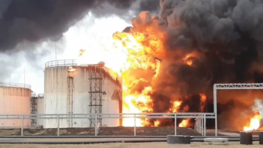 Un gobernador ruso confirmó el ataque de helicópteros ucranianos a un depósito de petróleo