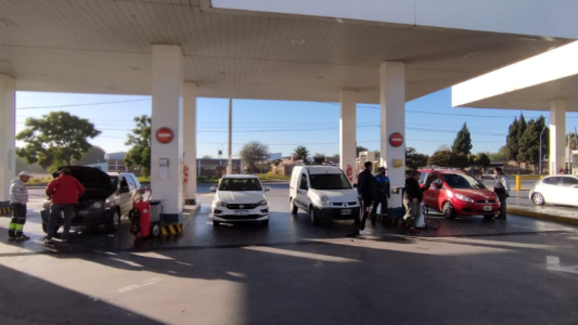 Patota atacó a playeros por negarse a venderle combustible con oblea vencida