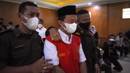 Un profesor violó a 13 estudiantes y 8 de las víctimas quedaron embarazadas