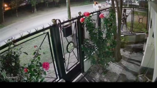 Video: atropelló a un ciclista, huyó y quemó la camioneta para que no lo descubran