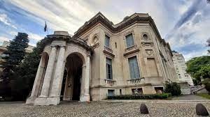 Robaron 20 piezas del Museo de Arte Decorativo: suspendieron al director y hay una intervención