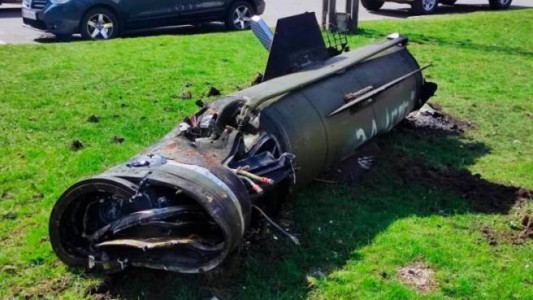 "Por los niños": la frase en uno de los misiles en la estación de tren de Ucrania que provocó una matanza