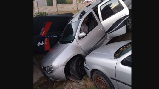 Una camioneta fuera de control terminó dentro de una casa