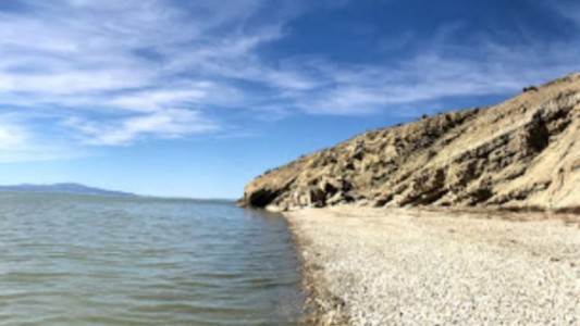 Encontraron el cuerpo de una chica en un lago de Chubut: buscan a su hermano de 4