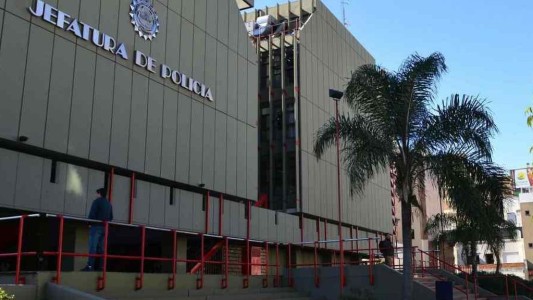 Escándalo en la Policía: tres oficiales presos por golpear a un joven
