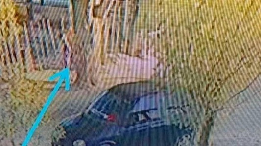 Difunden imagen del momento en que un policía secuestra y abusa sexualmente de una nena de 5 años que había salido a comprar golosinas