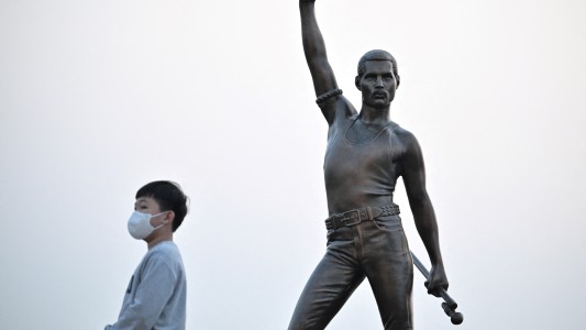 Instalaron en Corea del Sur una estatua de Freddie Mercury tamaño real