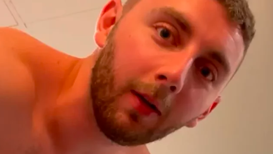 Estaba en un crucero, pidió pizza al camarote y lo acosaron con una propuesta