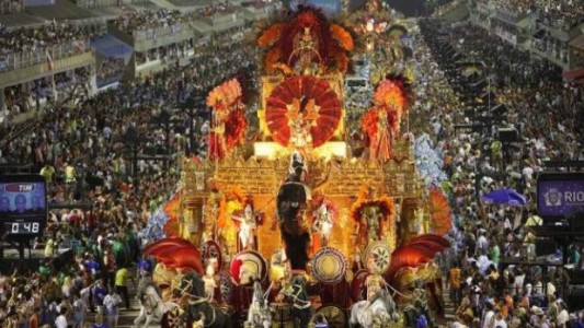 Una niña de 11 años murió al caer de una carroza en el carnaval de Río de Janeiro