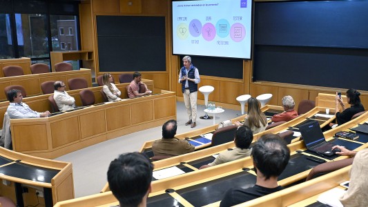 Banco Macro y el Centro de Entrepreneurship del IAE lanzaron la convocatoria para NAVES FEDERAL 2022