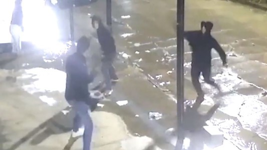 Le reventaron una botella en la cabeza para robarle - #REC