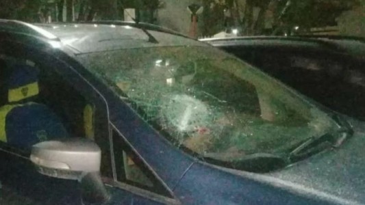 Furia al volante: chocaron, uno se bajó con un bate de béisbol y se rompieron los parabrisas