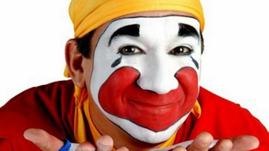 Piñón Fijo reveló su estrategia  para evitar que le saquen fotos sin maquillaje