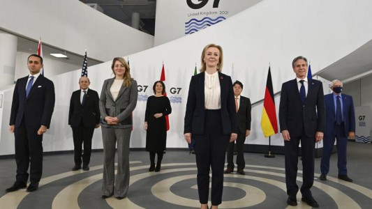 Países del G7 se comprometen a dejar de importar petróleo ruso