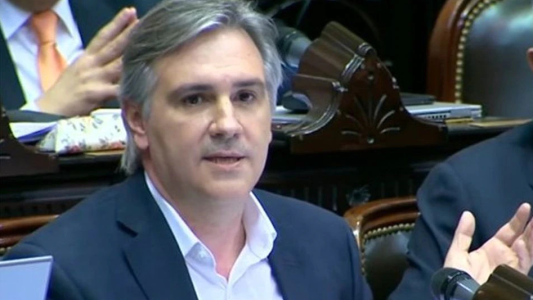 Llaryora está en Buenos Aires para destrabar el paro de transporte: “72 horas es una catástrofe”