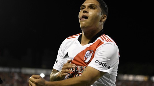 Preocupación en River: Juanfer Quintero se resintió de su lesión